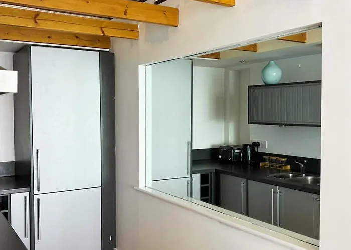 Airy Loft Apartment Leeds (West Yorkshire)