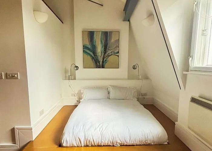 Airy Loft Apartment *